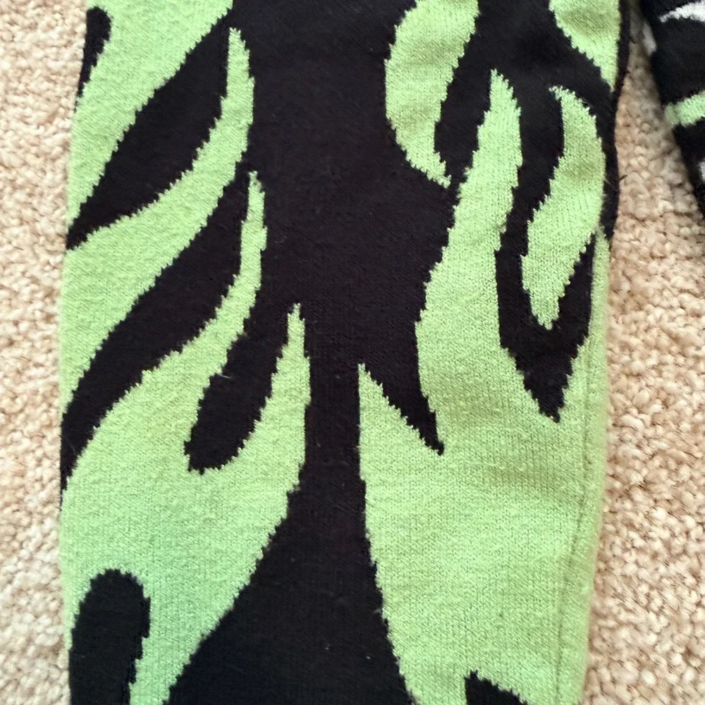 BoxLunch Toothless Sweater Mens Small Black Green Dragon Skulls Flames Graphic